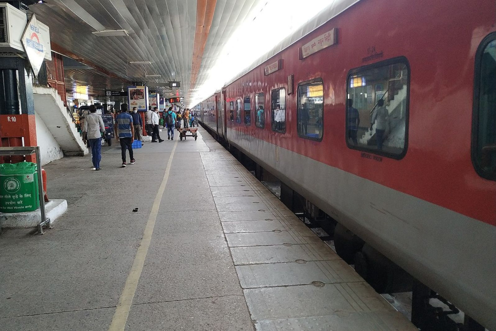 new delhi railway station platform 16