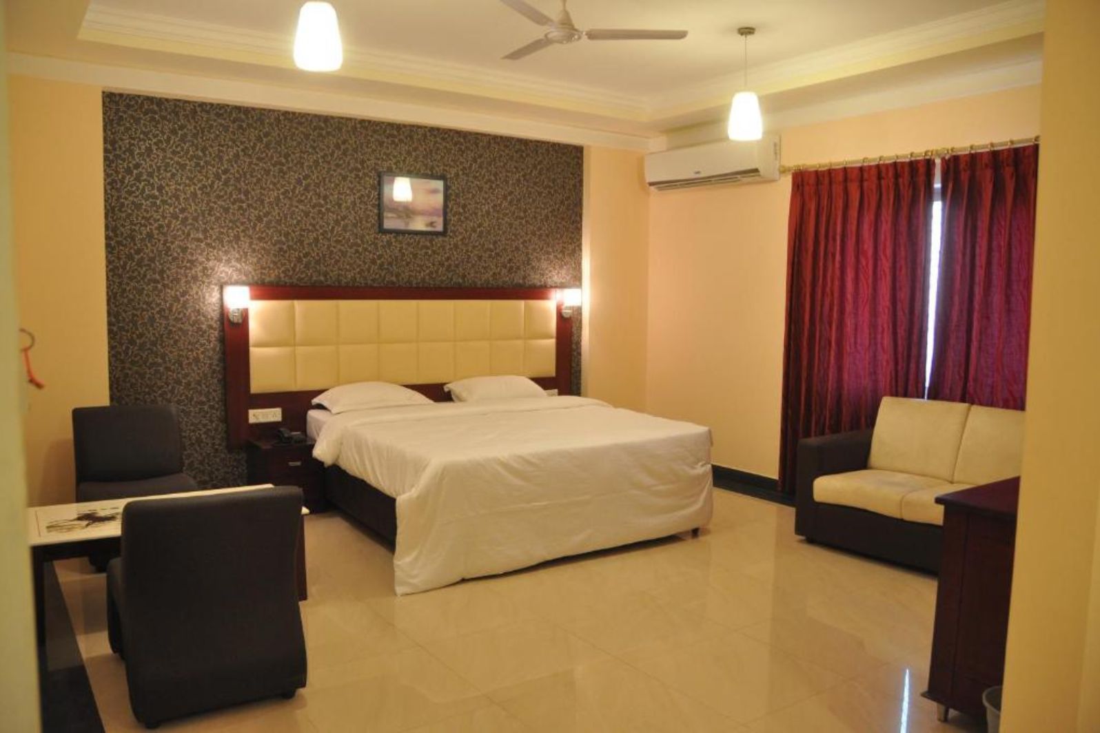 capital o 6773 ananya comfortss hotel karnataka