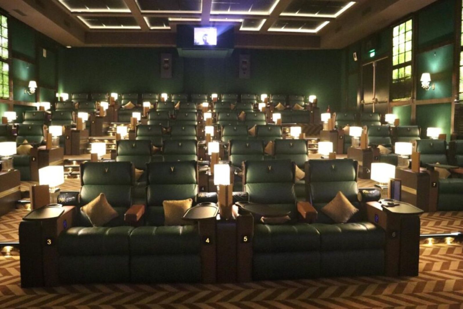 cinepolis v3s mall movie theater new delhi