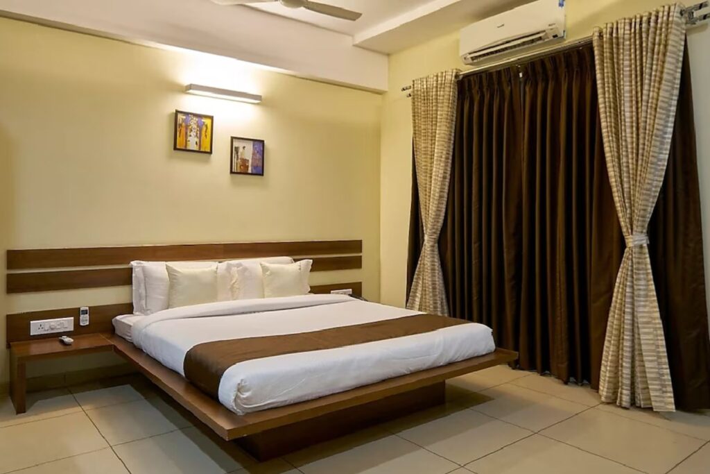 hotel 3 leaves kolhapur, maharashtra