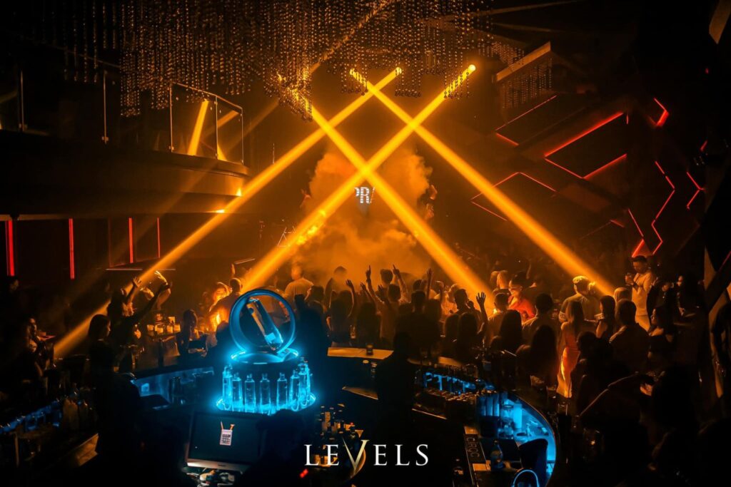 level 3 the club and lounge indore