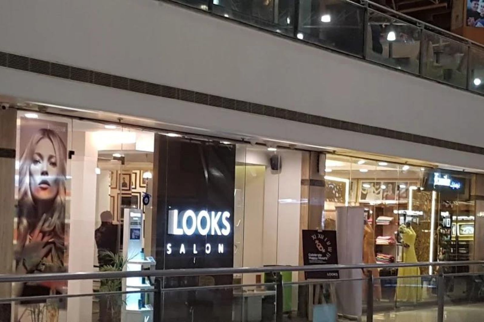 looks salon in v3s east centre mall new delhi