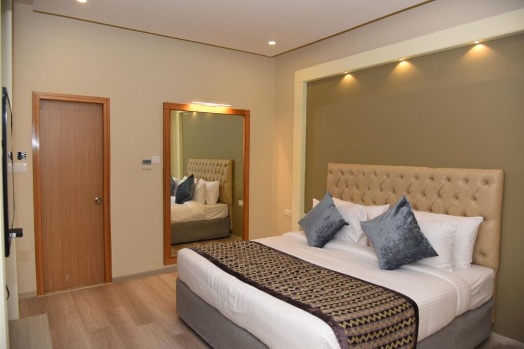 oyo 35587 shanthi royal karnataka