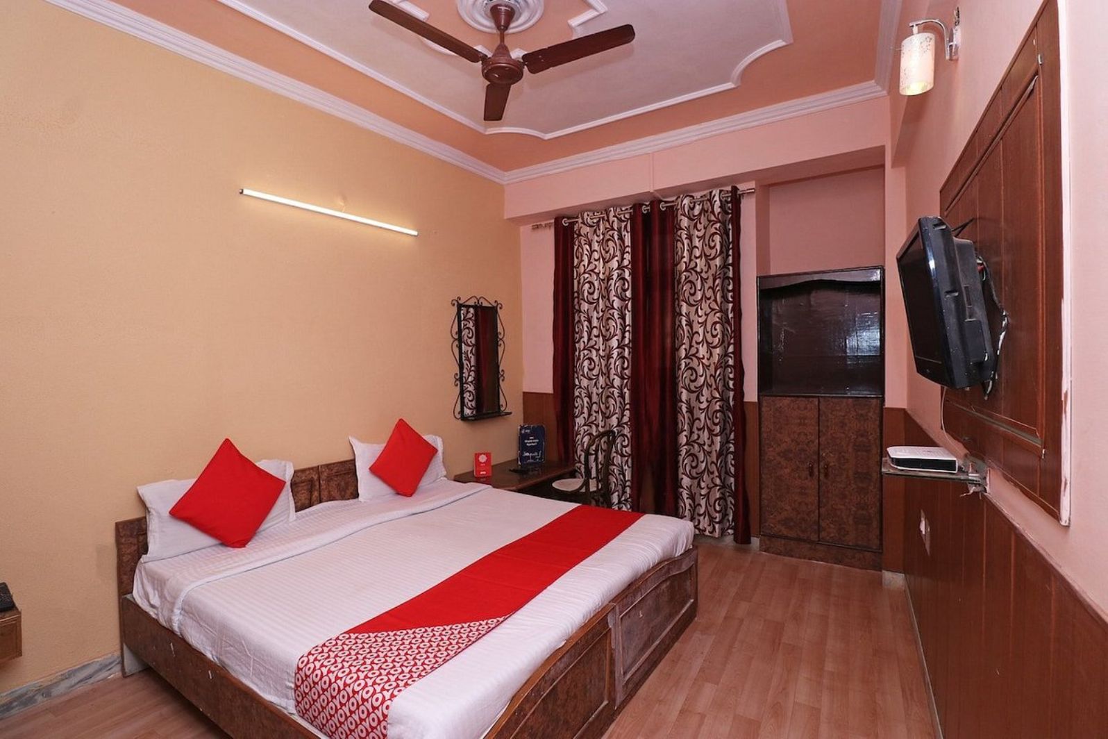 oyo 8379 hotel kamal lucknow