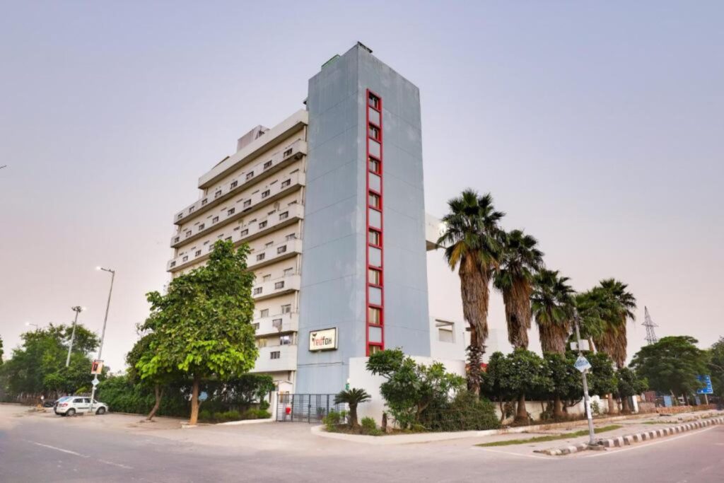 How to Reach Red Fox Hotel Mayur Vihar Phase 3 Delhi red fox hotel mayur vihar phase 3 delhi