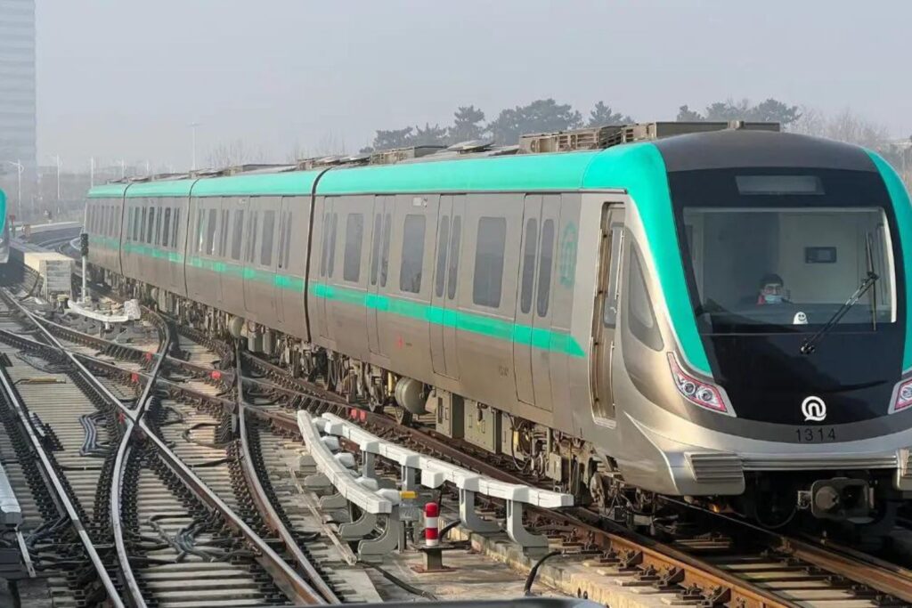 noida sector 15 metro