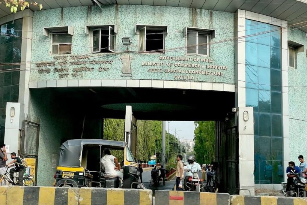 seepz gate 1 bus stop mumbai