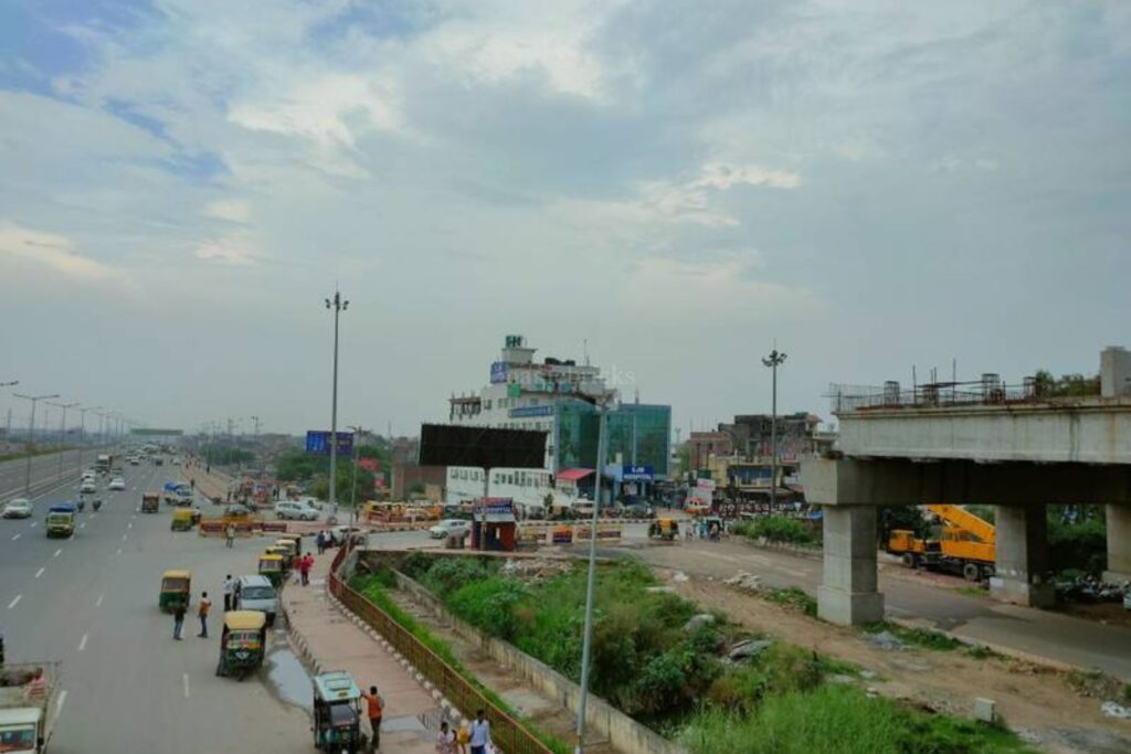 e block sector 63 noida