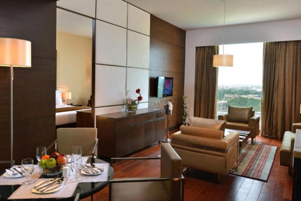 hotel holiday inn sector 3 panchkula chandigarh