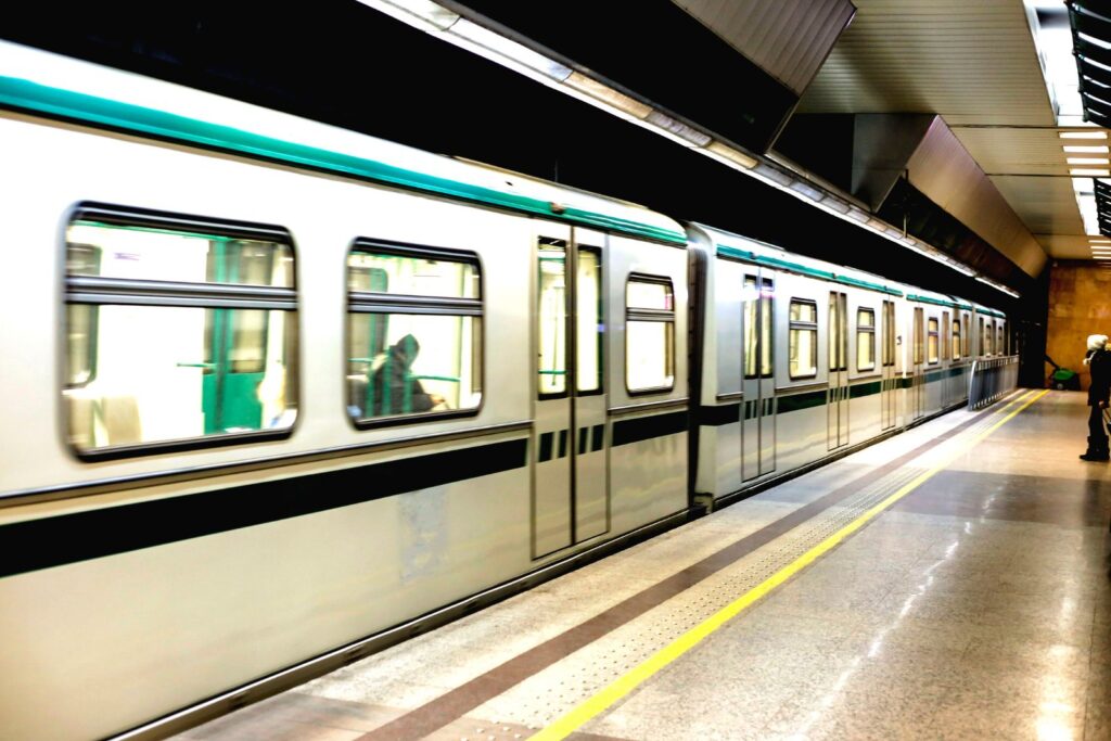 How to Reach Lal Qila Metro Station Gate no 3 Delhi lal qila metro station gate no 3 delhi