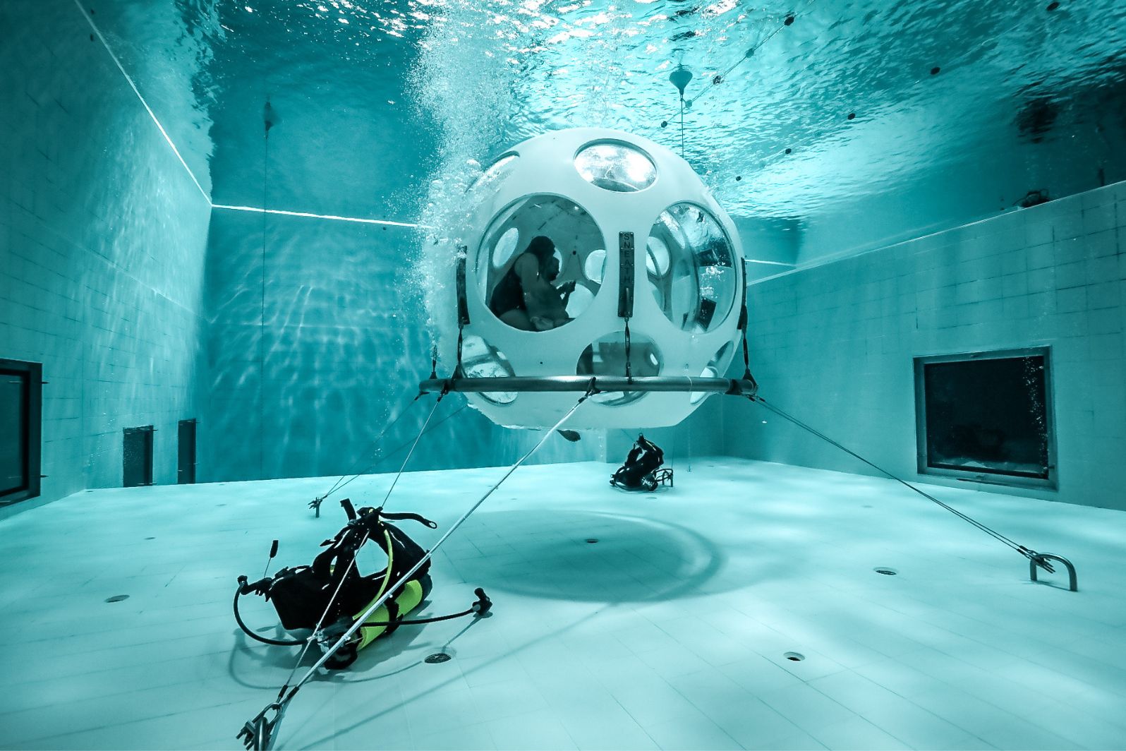 nemo 33 swimming pool, belgium