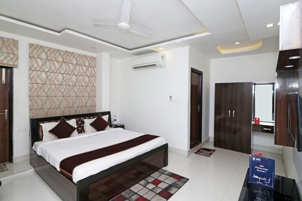 oyo 8837 hotel surya galaxy kanpur u.p