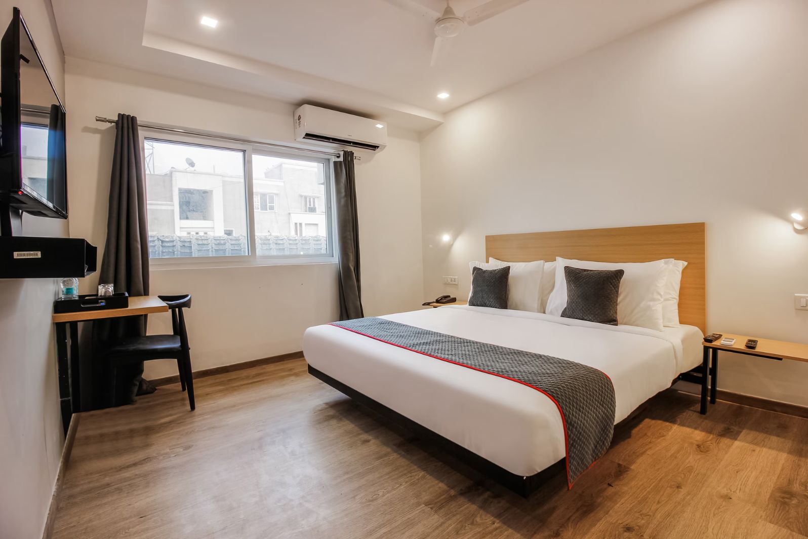 oyo townhouse 359 hotel leelanagar hyderabad