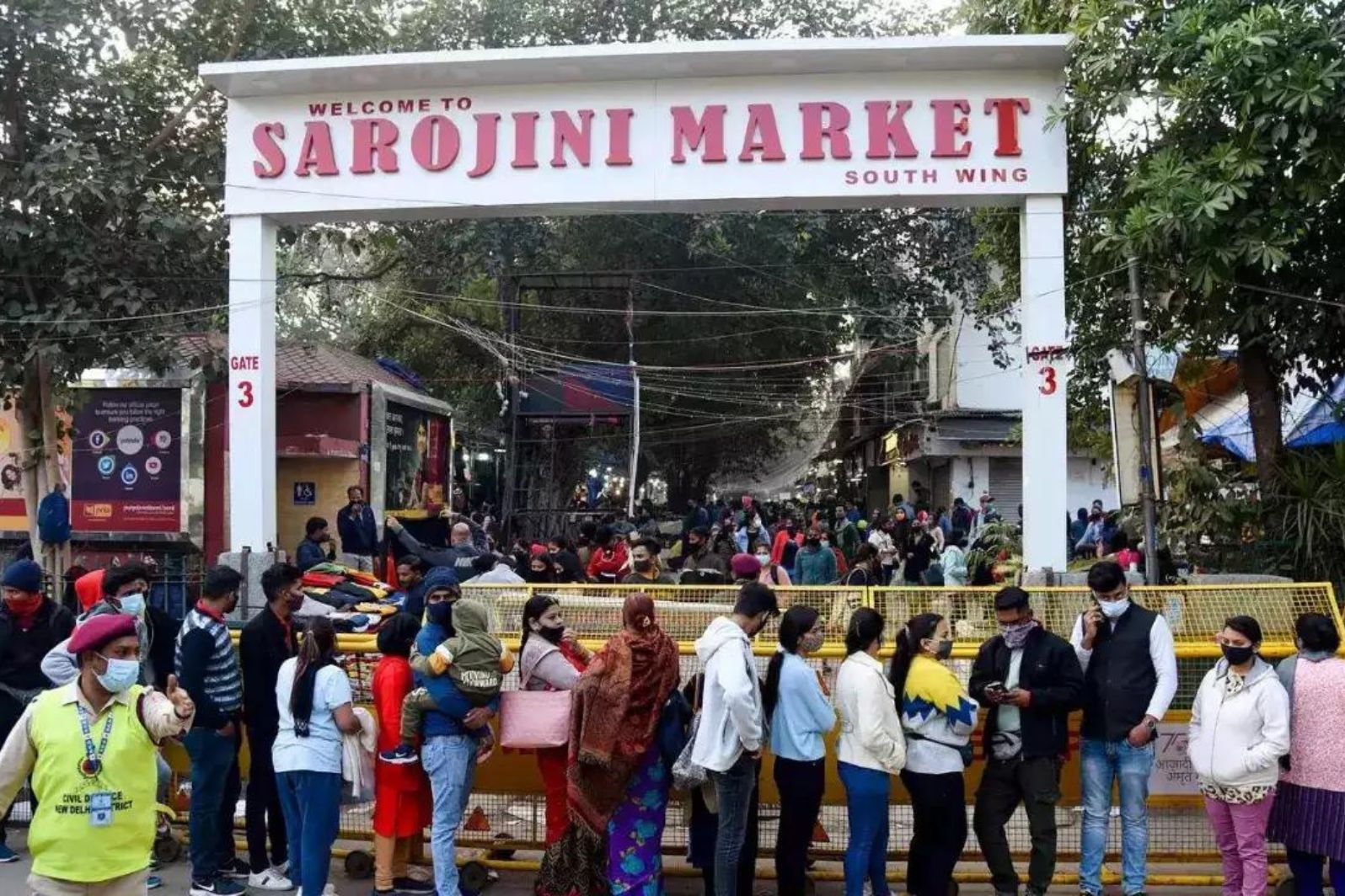sarojini nagar market gate no 3 delhi