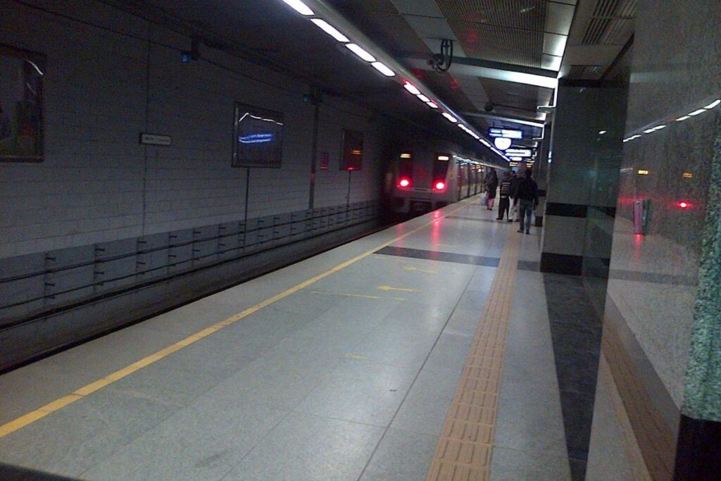 chandni chowk metro gate no 3 delhi