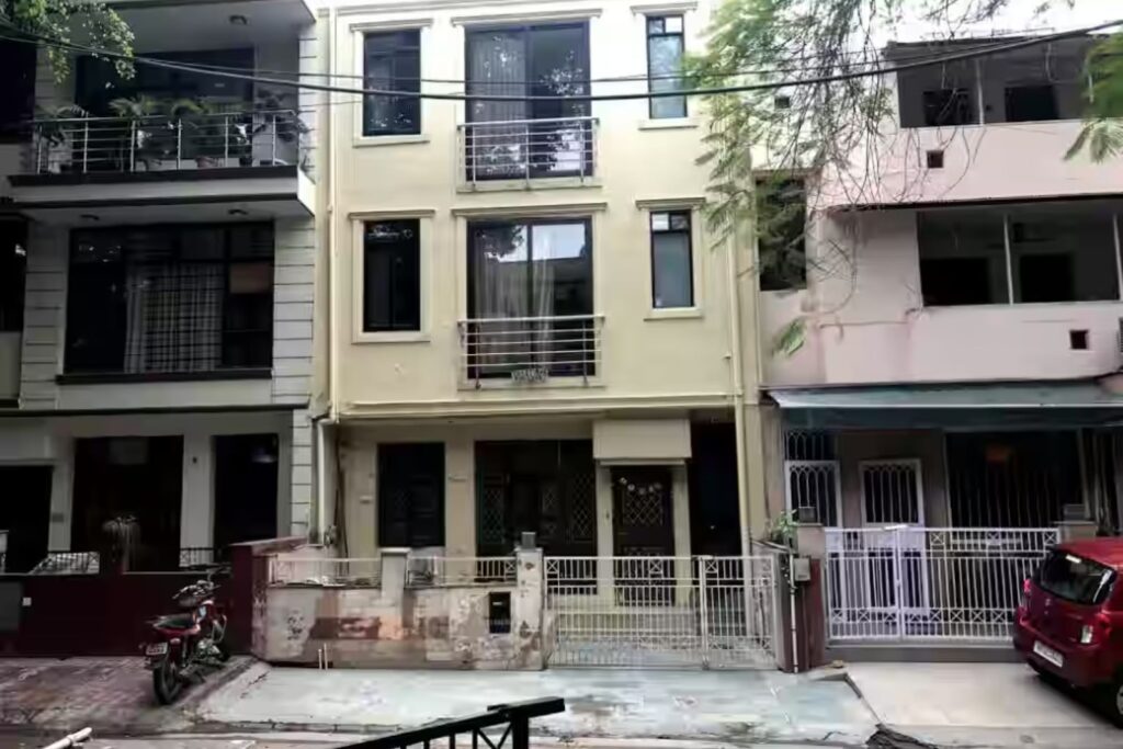 pink town house society dlf phase 3 gurgaon