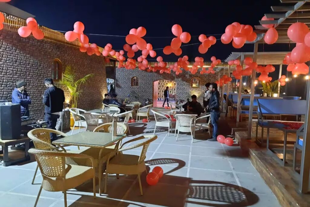 up 93 restaurant jhansi