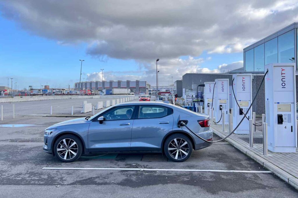 The Environmental Impact of Traditional vs Electric Cars